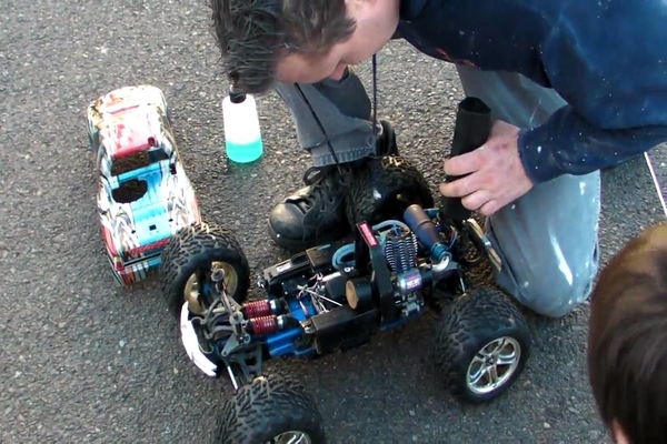 Tuning a nitro cars engine